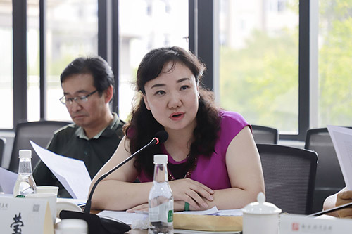 李莹.jpg